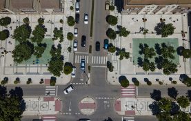 RENOVACIÓN DE LAS PLAZAS CONFLUENCIA AVDA. COSCULLUELA CON EL PASEO CONSTITUCION (EJEA)